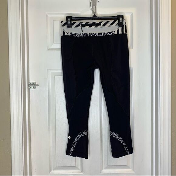 Lululemon Run Inspire Crop Black and White Size 6 - Picture 8 of 9